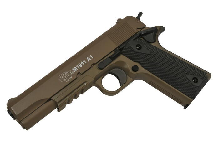Denne manuelle softgun pistol colt 1911 A1 HPA er både farven dark earth og sort samt så har den metal slæde