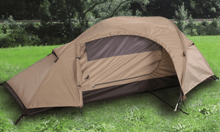 Dette er et vind- og stormsikkert militær telt som let kan transporteres