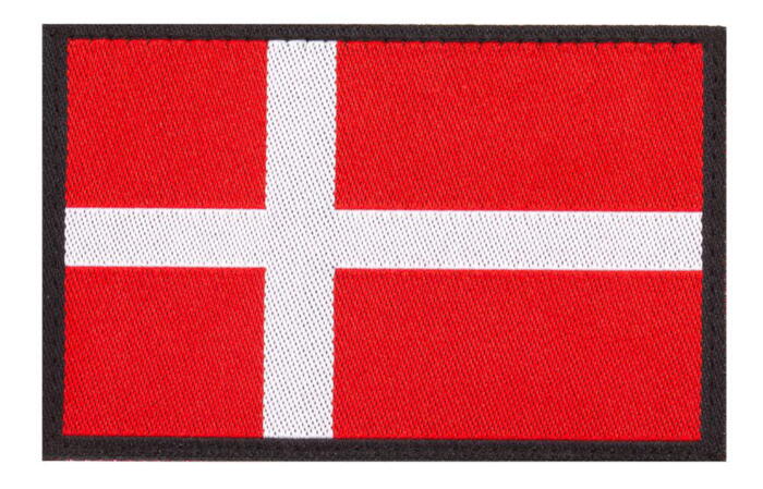 Dette flag kommer med de klassiske røde & hvide farver af det danske flag
