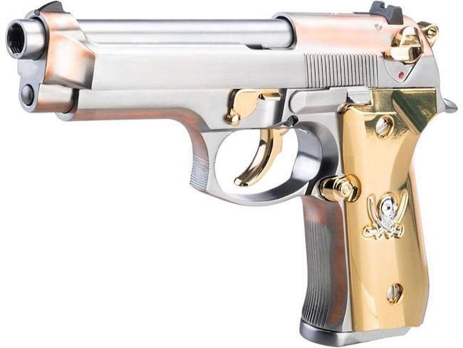 Denne M92F kommer i en krom og guld Calico Jack stil