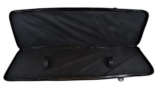 Fed Airsoft riffel taske hvor at der er to stropper inden i så den kan fast monteres under transport