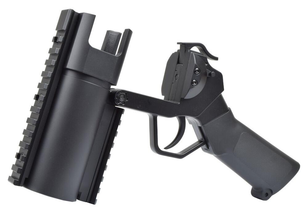 Pistolen kommer med rail system på toppen og bunden