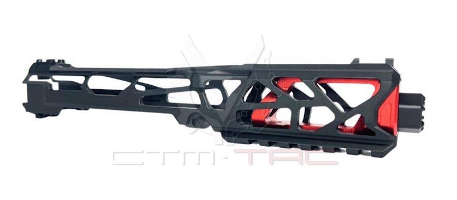 Inkluderet er slæden og dens røde detaljer