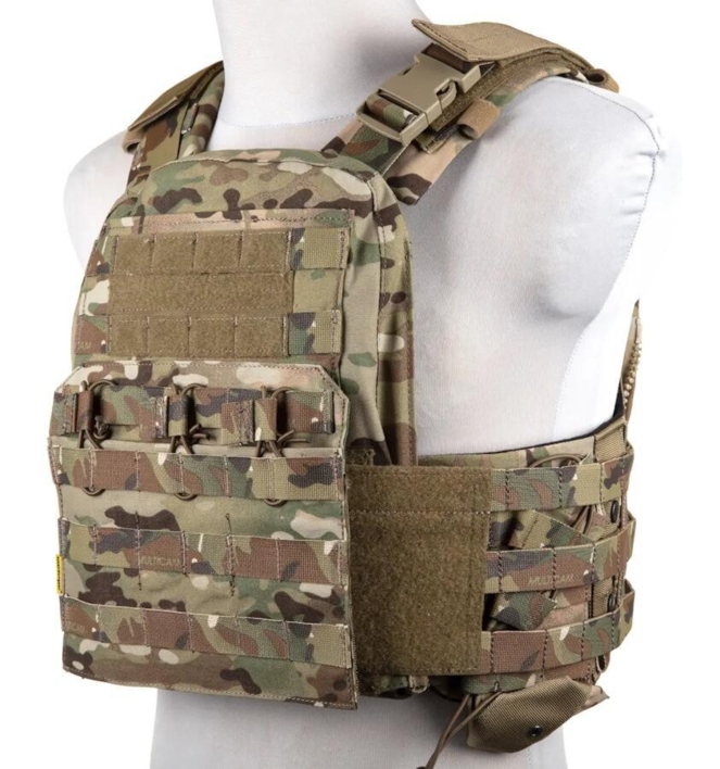 Selve vesten er en kopi af Crye versionen