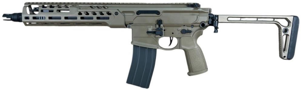 Den kommer med ambi fire controls som gør så man kan bruge den både venstre og højre håndet