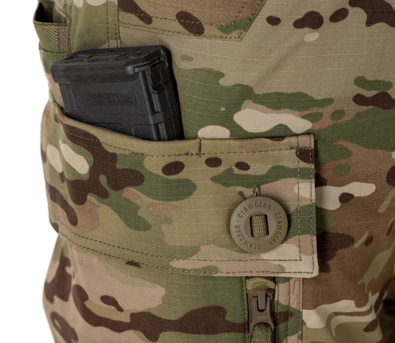 Bukserne har mulighed for montage af M4, 9mm og knive