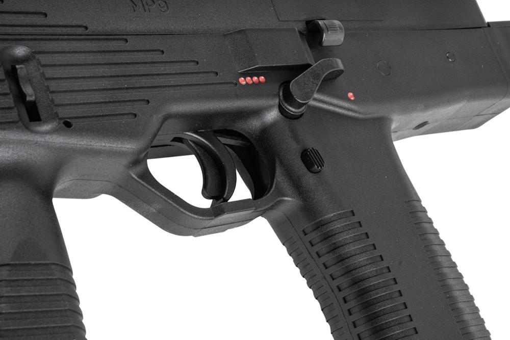 Selve riflen kan skyde både semi og auto