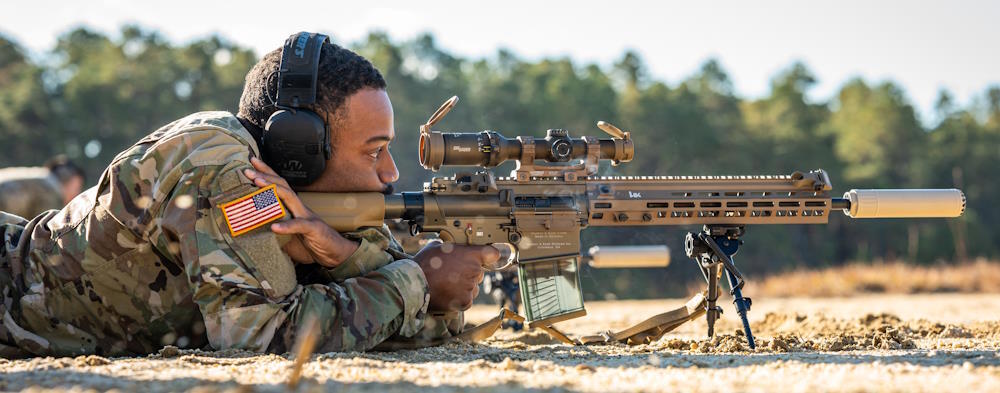 Her ser man hvordan riflen kunne sættes op, som en amerikansk soldat