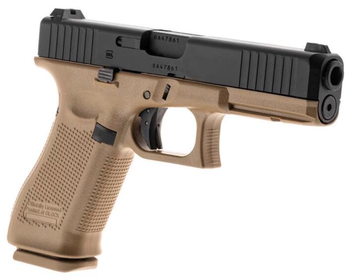 Selve pistolen kommer specielt med en coyote lower