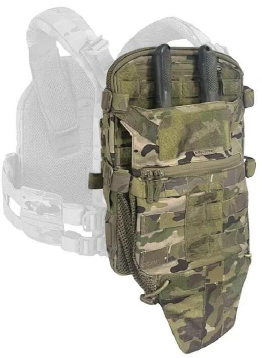 Aglite Micro Map Assult pack på en vest. Udfoldet til at holde værktøj