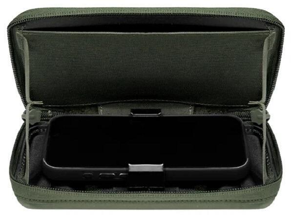 Battleshell åbnet så man kan se, hvordan mobilen ligger i den