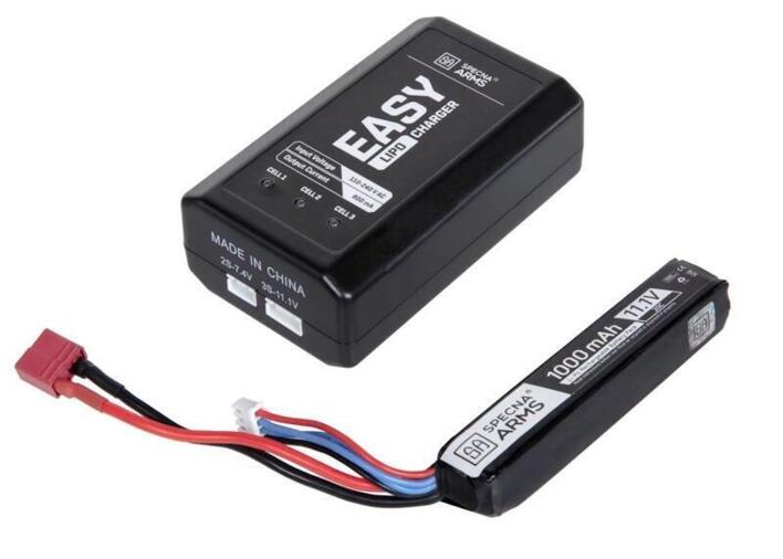 Dette sæt inkluderer både batteri og lader