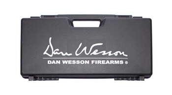 Dan Wesson, Kuffert